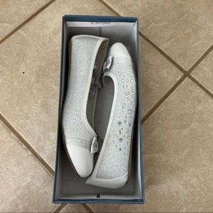 NEW Paris Blues Kids Adalia White Flats